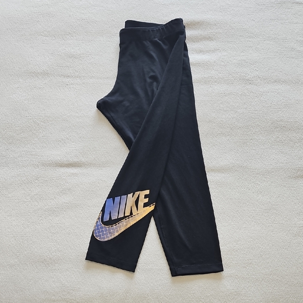 Nike Capri- Length Leggings